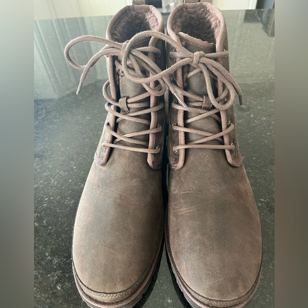 Men’s UGG Harkland Weather Boots size 12. Excellent condition!
